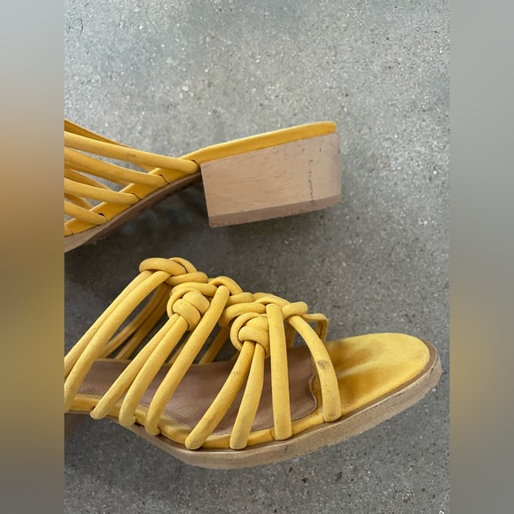 Madewell The Dakota Sandal in Yellow, size 6 - Picture 6 of 8